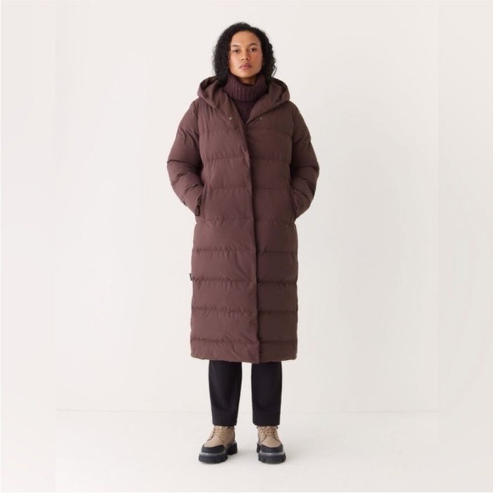 The highland long puffer coat in burgundy